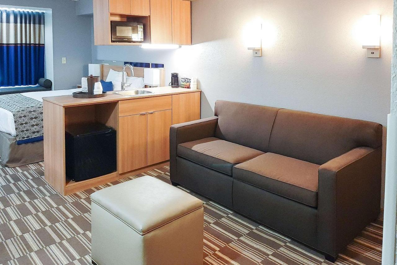 Starkville Inn & Suites Экстерьер фото