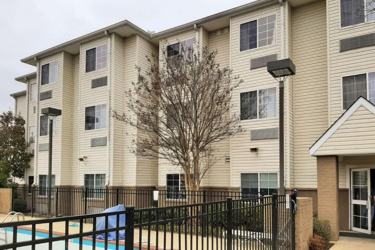 Starkville Inn & Suites Экстерьер фото