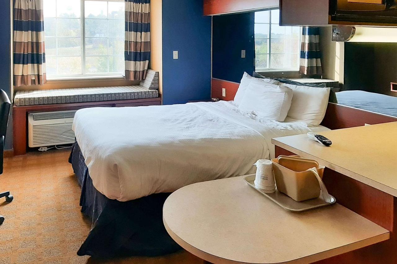 Starkville Inn & Suites Экстерьер фото