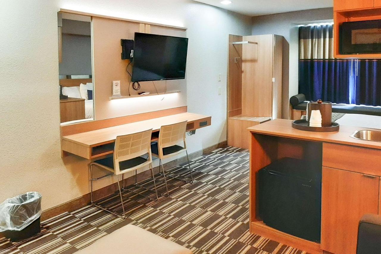 Starkville Inn & Suites Экстерьер фото